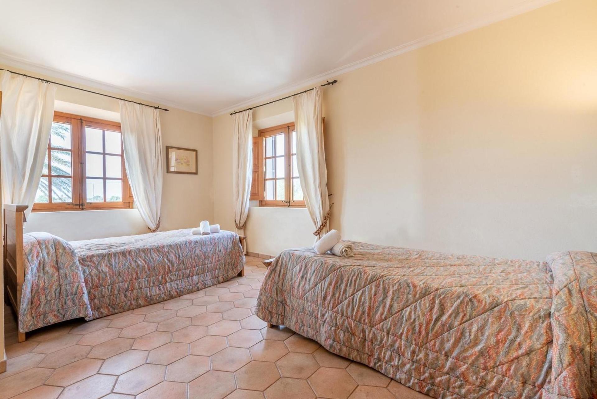 Ferienhaus Mit Privatpool Fuer 8 Personen Ca 460 Qm In Es Llombards, Mallorca Suedostkueste Von Mallorca Llombarts