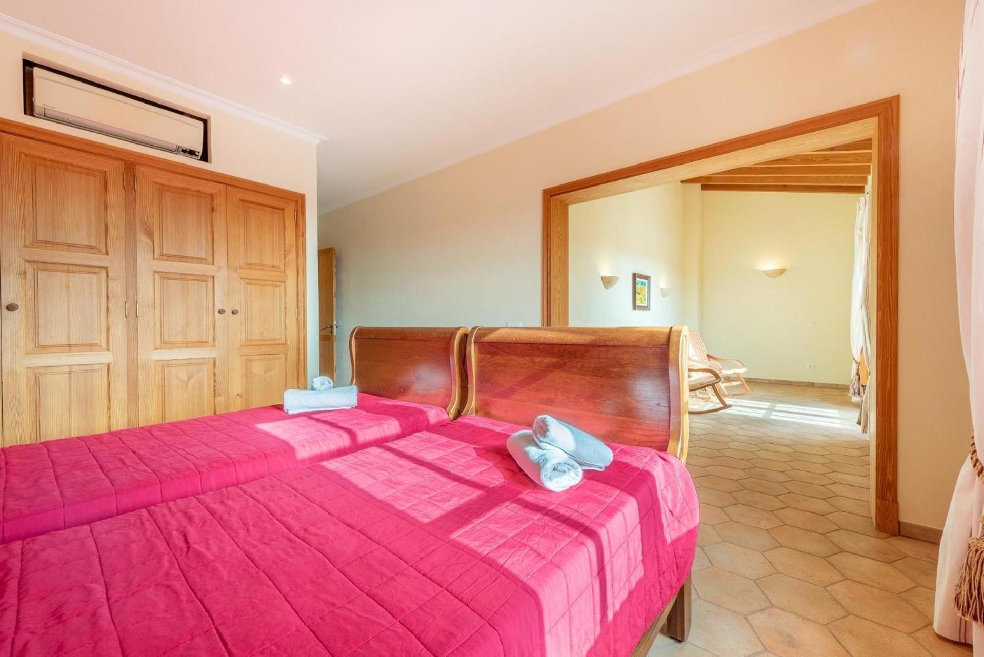 Mit Privatpool Fuer 8 Personen Ca 460 Qm In Es Llombards, Mallorca Suedostkueste Von Mallorca *