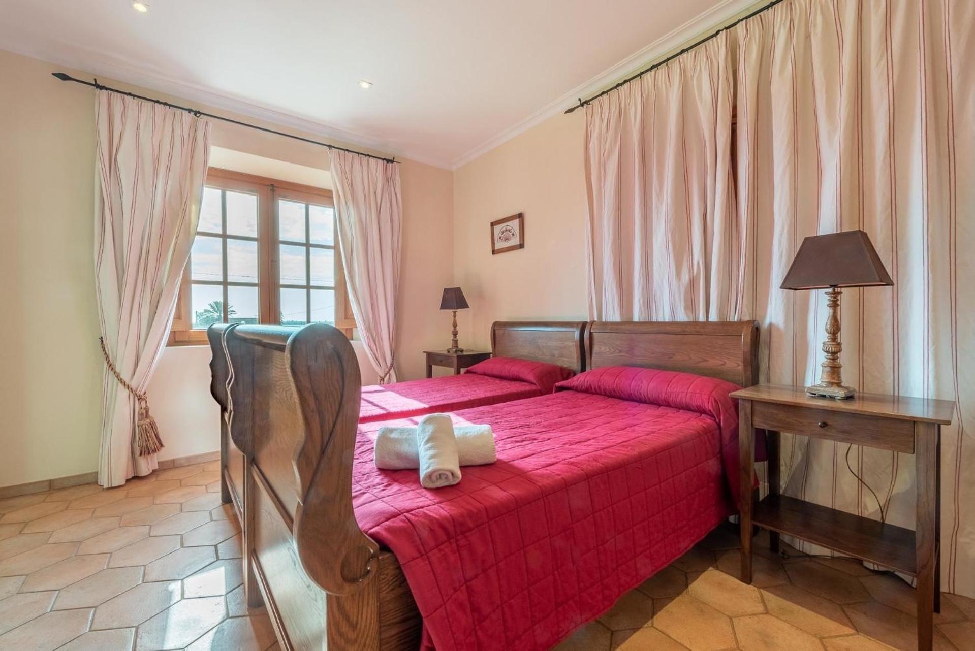 Ferienhaus Mit Privatpool Fuer 8 Personen Ca 460 Qm In Es Llombards, Mallorca Suedostkueste Von Mallorca