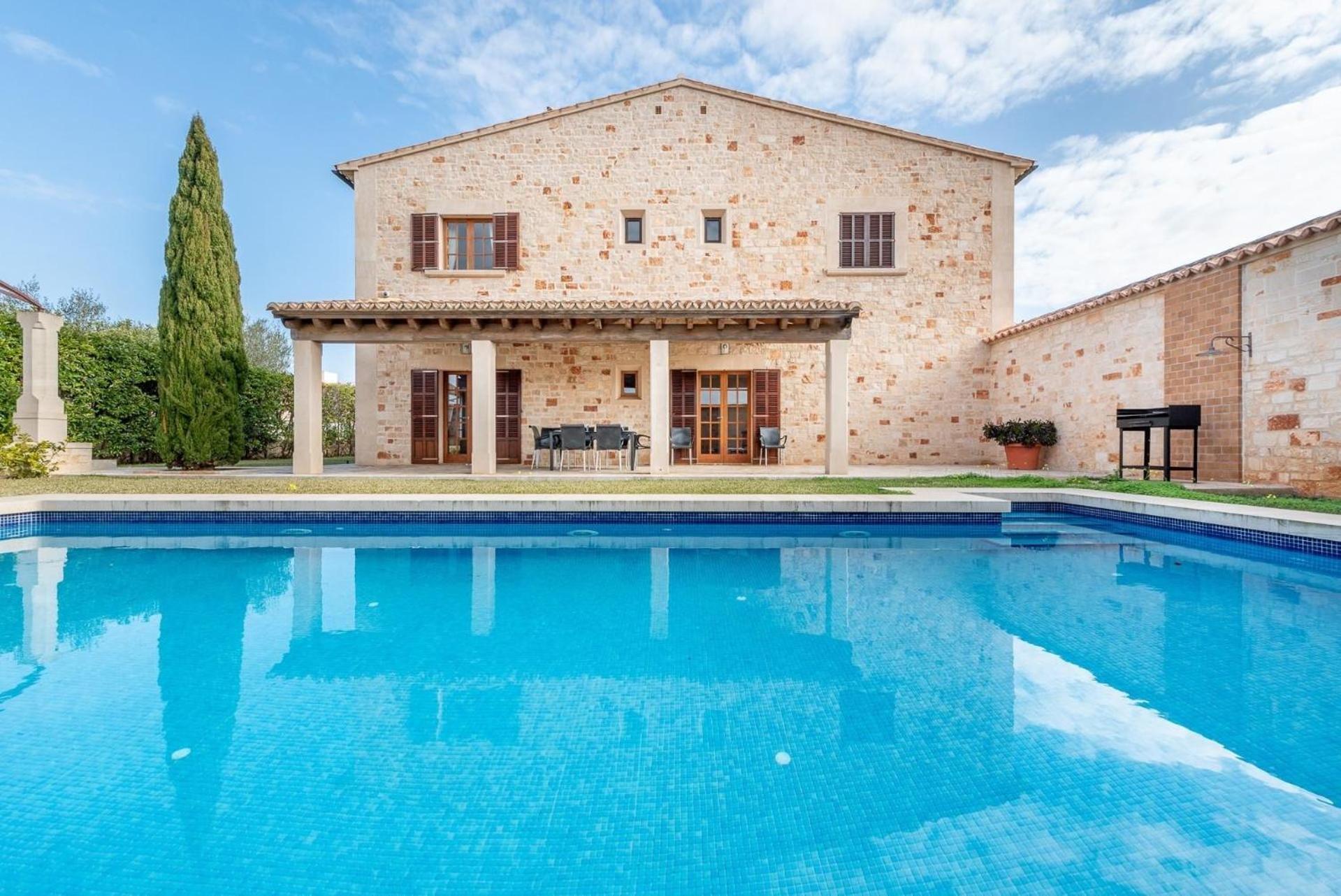 Ferienhaus Mit Privatpool Fuer 8 Personen Ca 460 Qm In Es Llombards, Mallorca Suedostkueste Von Mallorca *